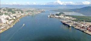 Canal de acesso do Porto de Santos utilizado para entrada e saída de navios no maior porto da América Latina