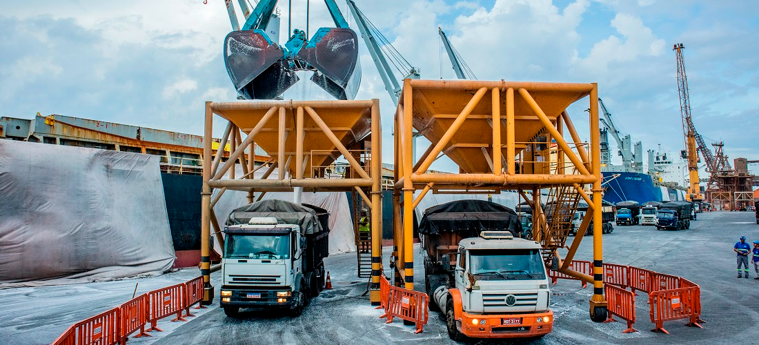 Brasil aumenta importações da Jordânia, fortalecendo relações comerciais e o comércio exterior entre os dois países.