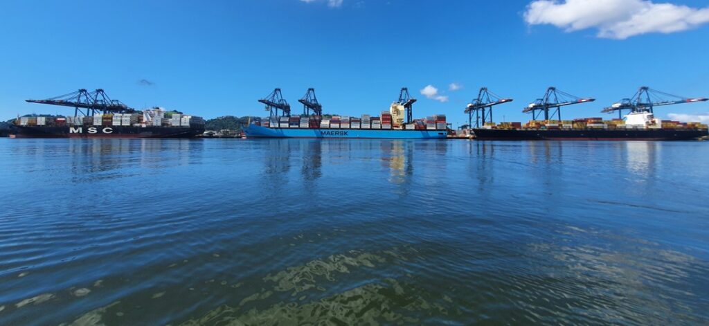 APS assina contrato para implantação do VTMIS, sistema de monitoramento e gestão do tráfego de embarcações, no Porto de Santos